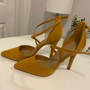 Mustard pointy heels